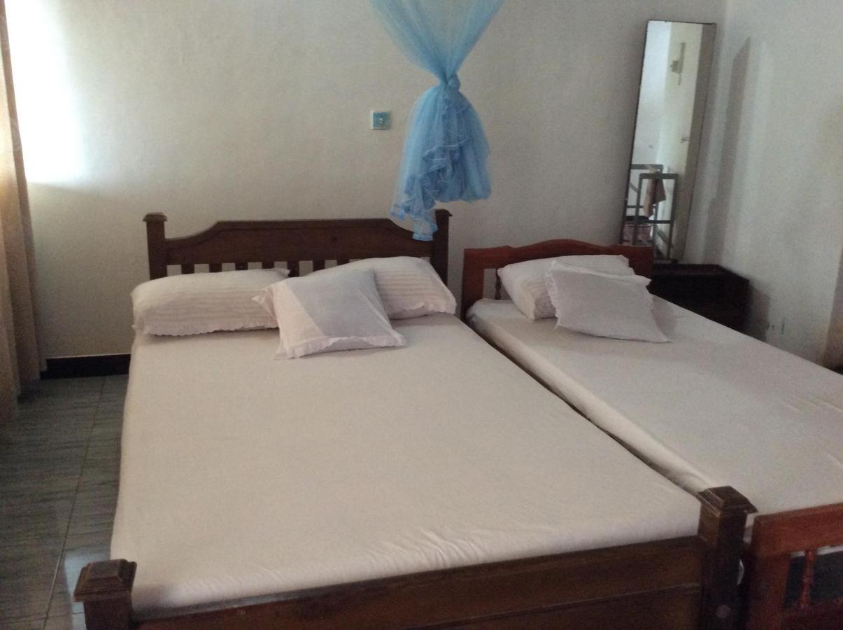 New Rest House Sea View Hotel Негомбо Екстериор снимка
